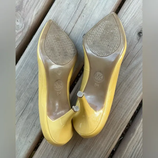 Michael Kors patent leather pumps💛💛💛 - Image 3
