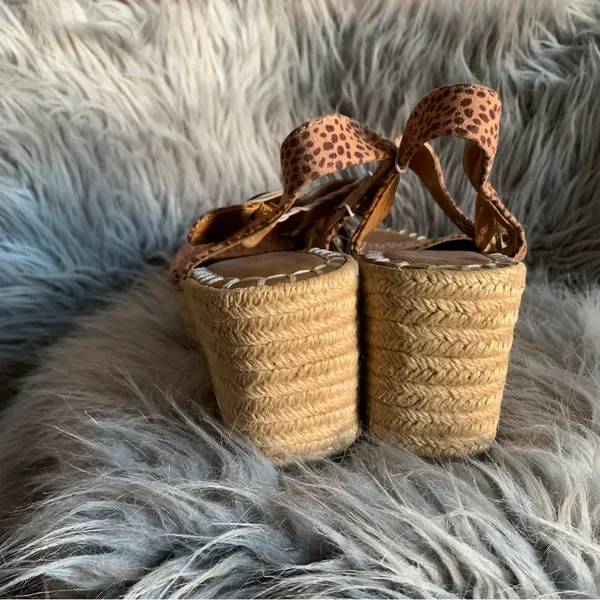 Universal Thread Leopard Print platform sandals - Image 4