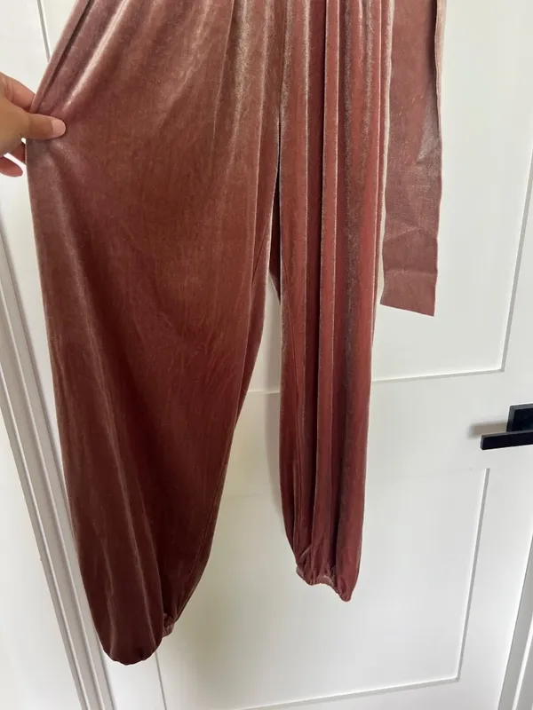 Norma Kamali Rectangle Jog Jumpsuit salmon pink stretch velvet small - Image 3