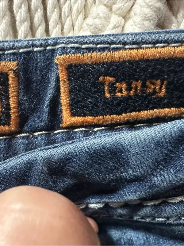 Rock Revival Dark Blue Women's Bootcut Jeans with Embroidered Pockets - Image 7
