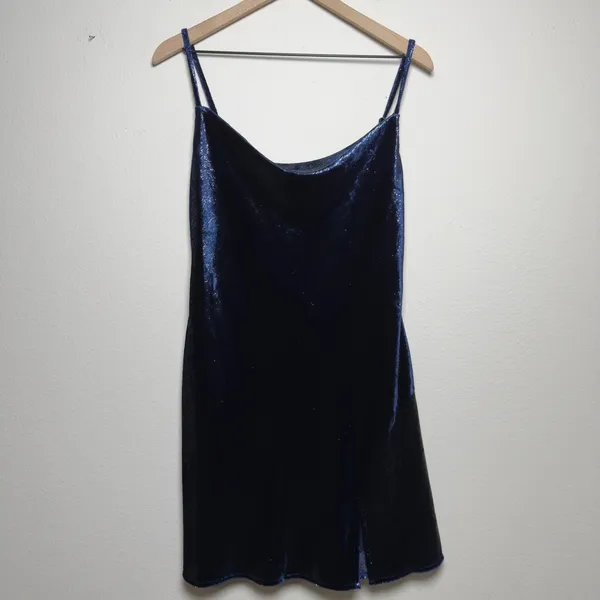 ASTR‎ The Label Women Dancing Queen Dress Large Navy Blue Metallic Velvet Cowl - Image 3