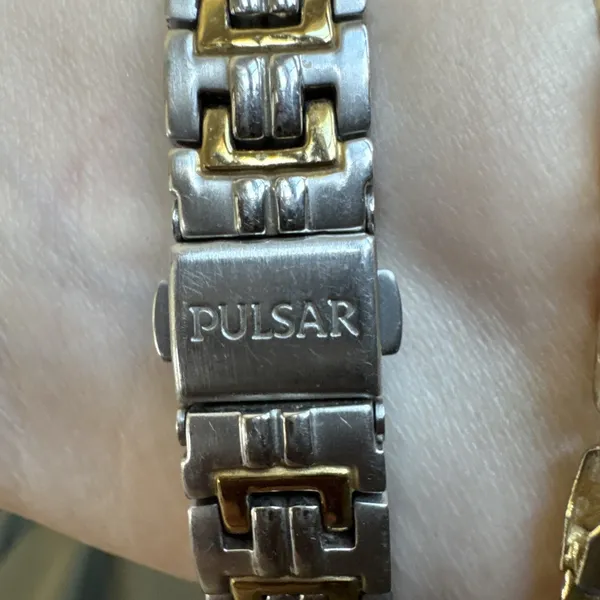Pulsar Women VX51-X416 Pave Diamond Accent 2 Tone Quartz 27mm Watch Water Resist - Image 2