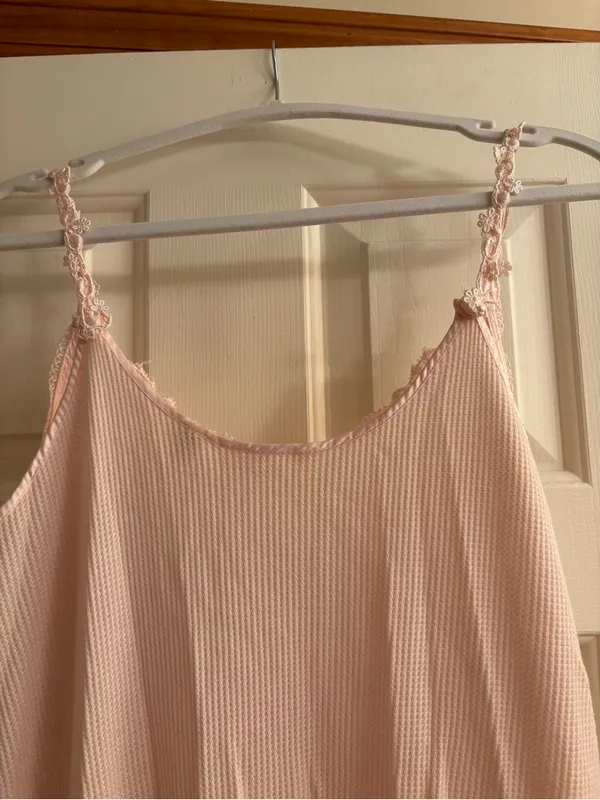 Victoria's Secret Pale Pink Lace-Trim Waffle Slip - Image 4