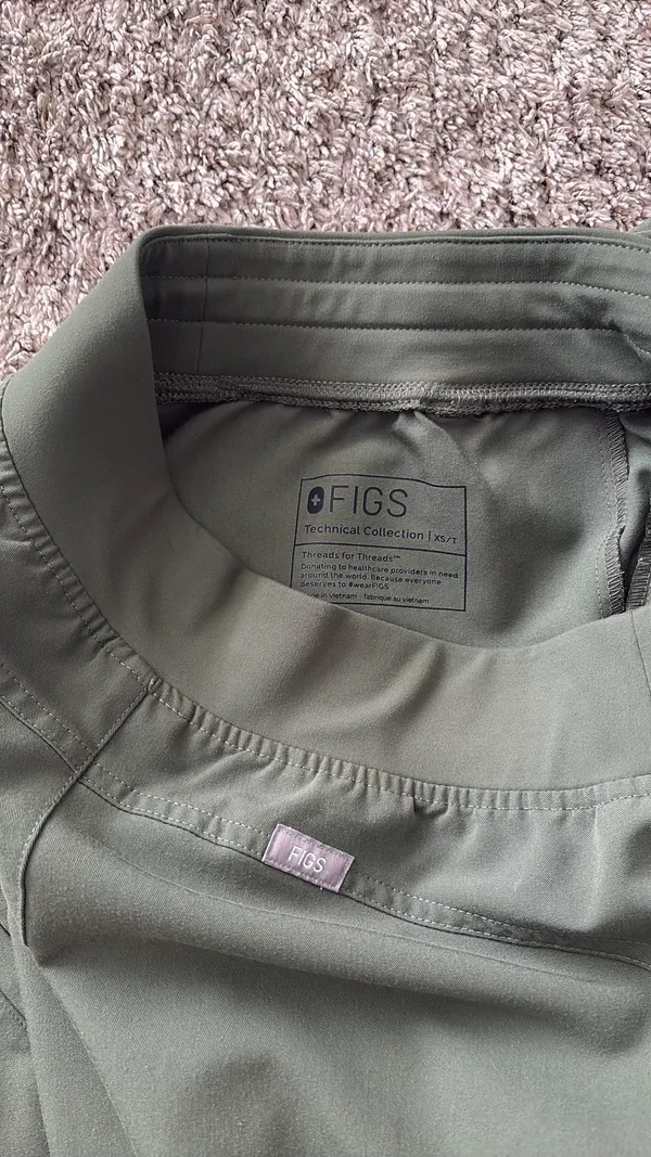 FIGS Scrubs - Image 5