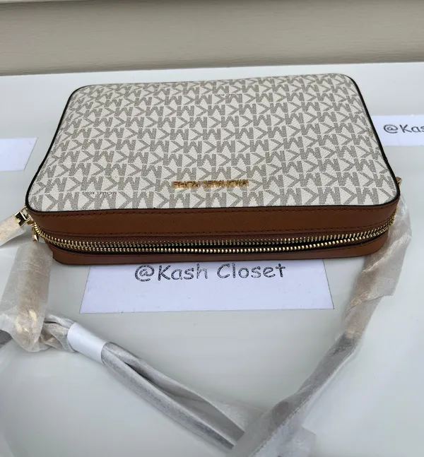 MK JST LG EW Crossbody Signature - Vanilla - Image 5