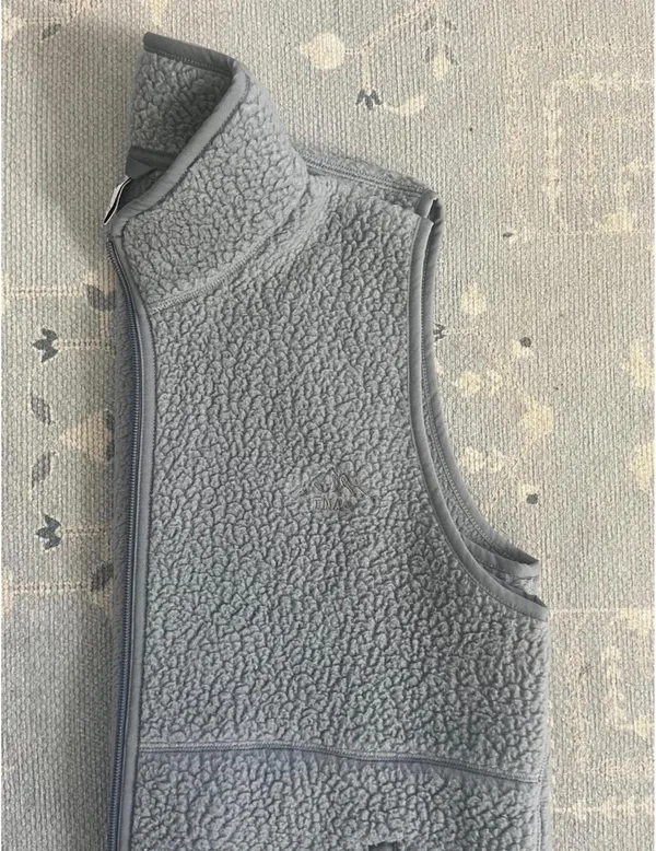 Aritzia TNA Vest - Image 3