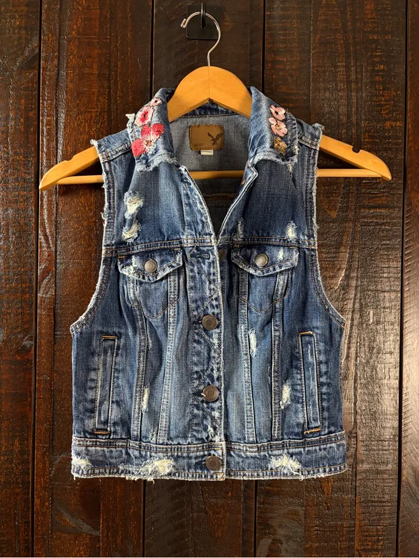 American Eagle Floral Embroidered Distressed Denim Vest XS - Image 2