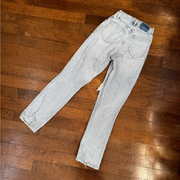 Abercrombie and fitch light wash high waisted straight leg ripped jeans US 25 - Image 9