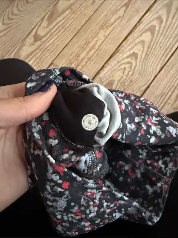 Lululemon Black Red White Speckled Leggings size 4 - Image 3