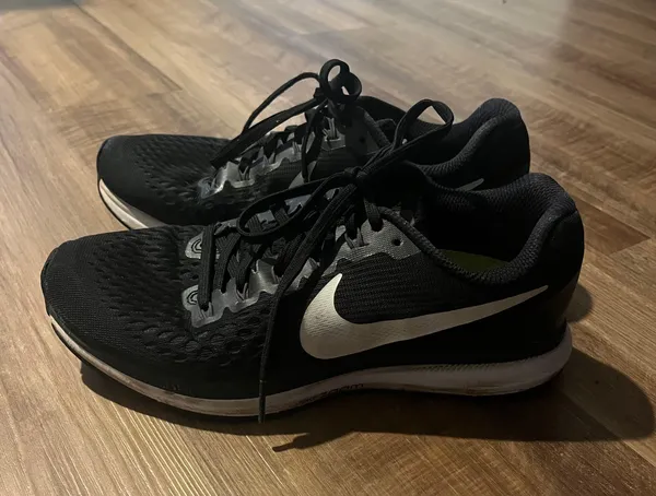 Nike Women’s Zoom Sneakers Black and White - Size 7.5 - Image 3