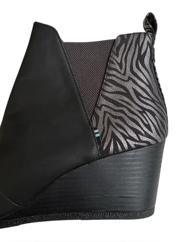 EUC Toms Leather Kelsey Zebra Wedge Boots Black Silver Size 9.5 - Image 2