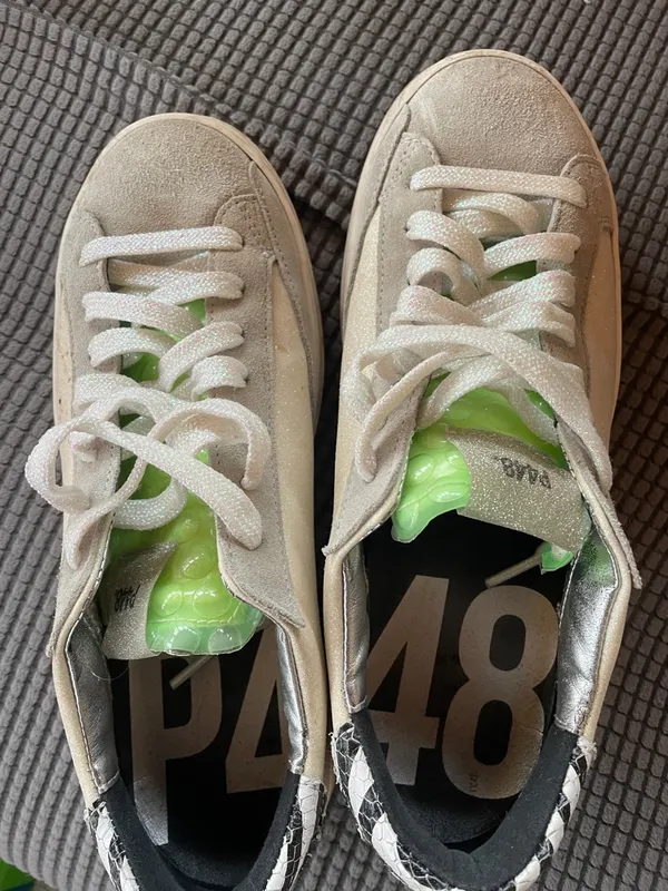 P448 Off-White Suede Low-Top Sneakers with Black Snake-Print Heel Size 40 - Image 6