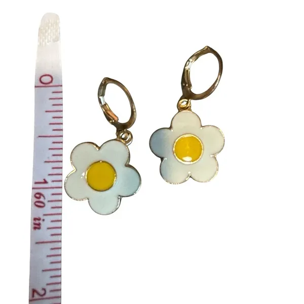 3/$20 Daisy‎ Flower Earrings “you pick 3” - Image 7