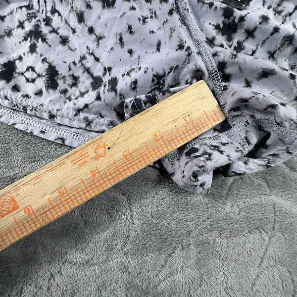 Vuori Clementine Shorts Gray Shibori Print Small Running Athletic Gym 2.5" Lined - Image 9
