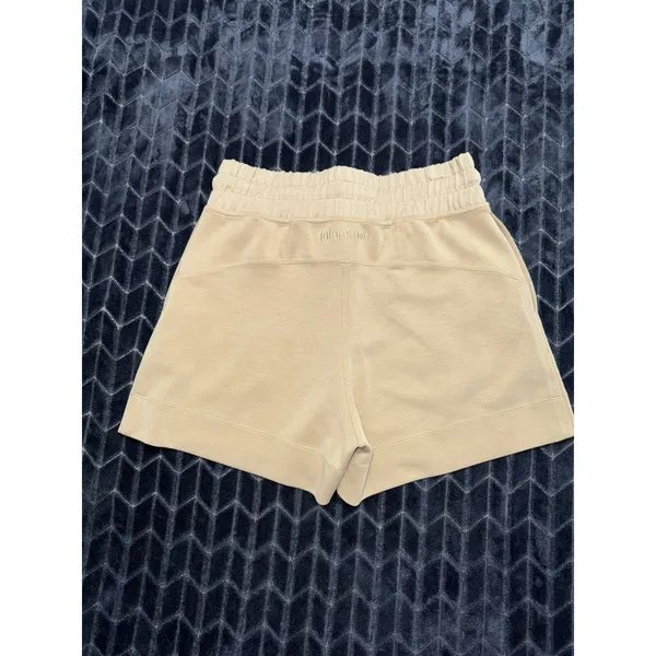 Lululemon Women's Soft Ambitions High Rise Shorts Trench Pocketed Size 6 - Image 4