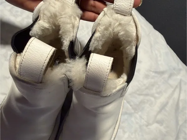 UGG White Leather Platform Chelsea Boots with Black Elastic size 8 - Image 13