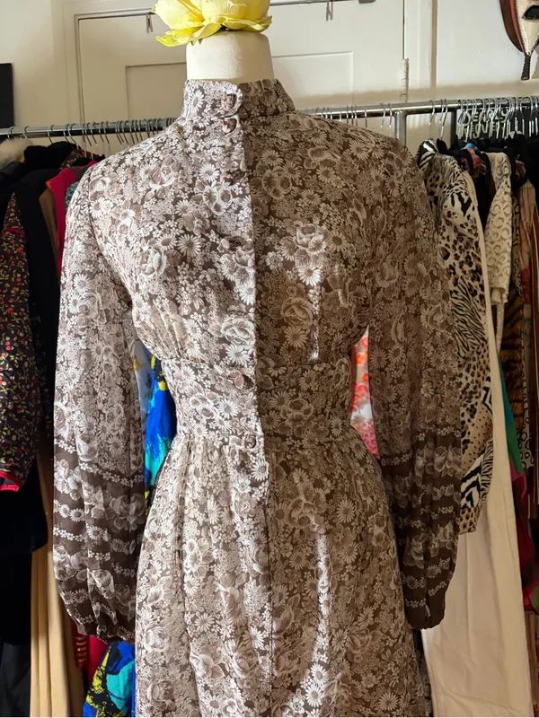 Vintage-Inspired Brown Floral Long Sleeve Dress - Image 2