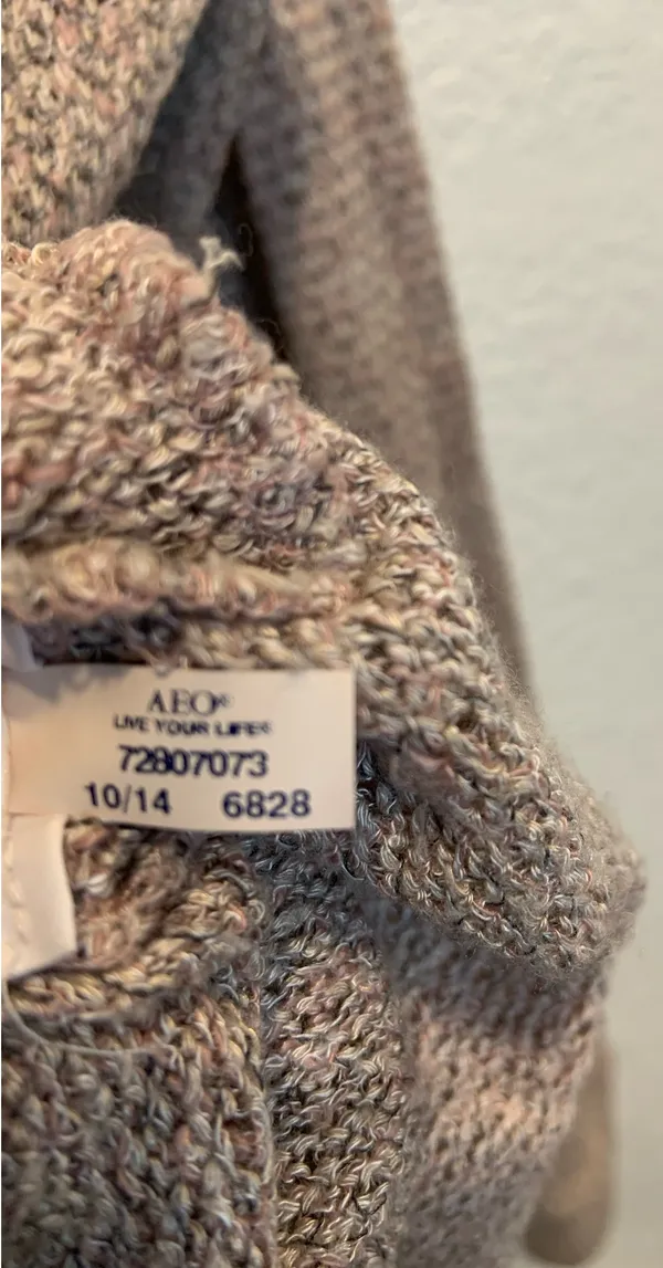 Women's American Eagle Outfitters V Neck Soft Knit Pullover Sweater Tan Size M Good Pre-Owned Condition Features Women's American Eagle Outfitters V Neck Soft Knit Pullover Sweater. #softknit #spring #summer - Image 8