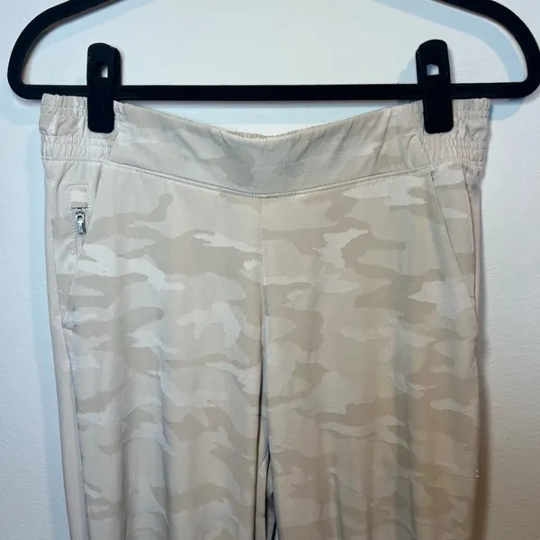 Athleta Brooklyn Jogger Pants Abalone Beige Camo Athletic Pockets Stretch Fall 8 - Image 3