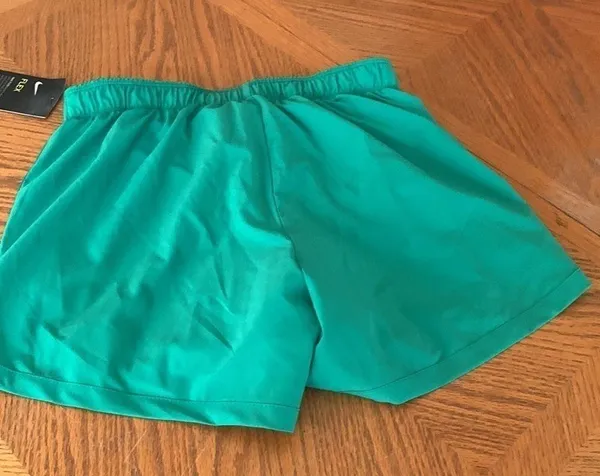 Nwt Nike workout shorts - Image 5