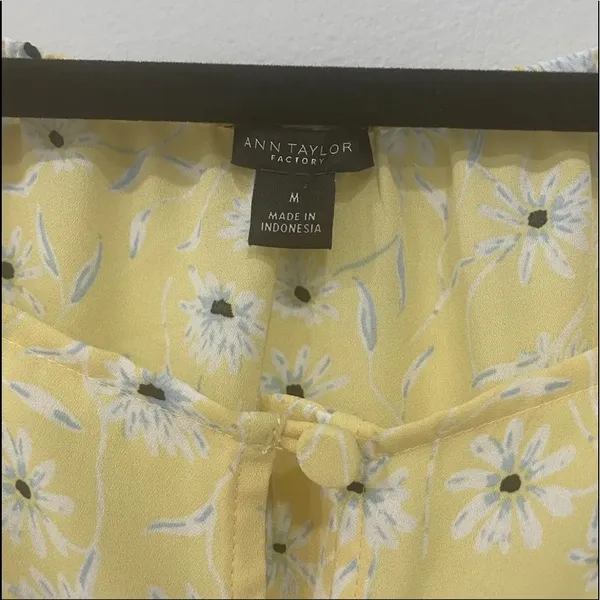ANN TAYLOR Yellow and White Floral Print Blouse Size M - Image 4
