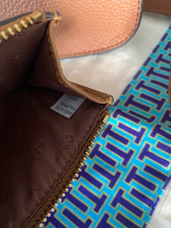 Tory Burch Crossbody Bag And Wallet - Image 5