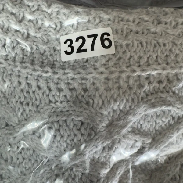 3276 | American Eagle Cable Knit Cropped V-Neck Sweater Gray Womens Small - Image 11