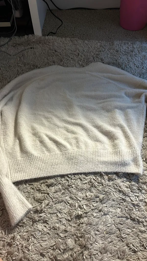 Urban Outfitters Sweater - Image 4