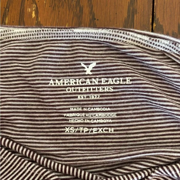 American Eagle Outfitters Crisscross V-Neck Ombre Stripe Tee Size XS - Image 2