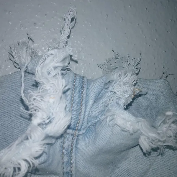 American Eagle 2 High Rise Shorty Jeans Light Wash Raw Hem Shorts - Image 7