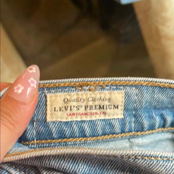 Womens Levi's Wedgie Straight Distressed Light Wash Jeans - Image 6