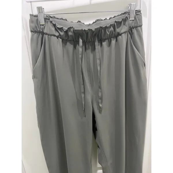 Lululemon Keep Moving Pant in Grey Sage Sz 8 - Image 3