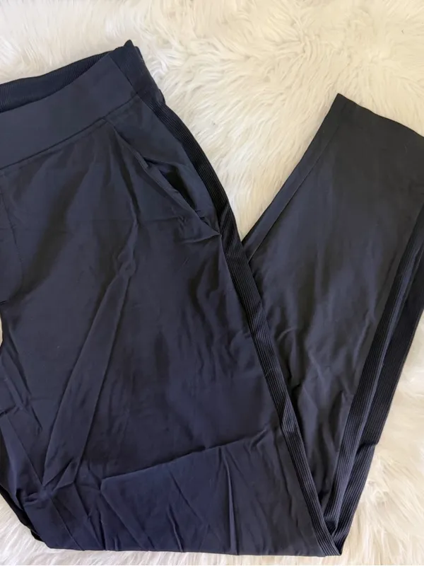 Athleta Black Slim Ankle Pants Size 6 Stretch Pull On Work Travel - Image 3