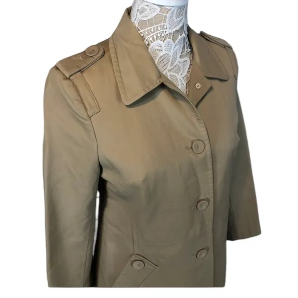 Ann Taylor Classic Short Trench Khaki Coat Epaulets, pleated back size 10 petite - Image 5