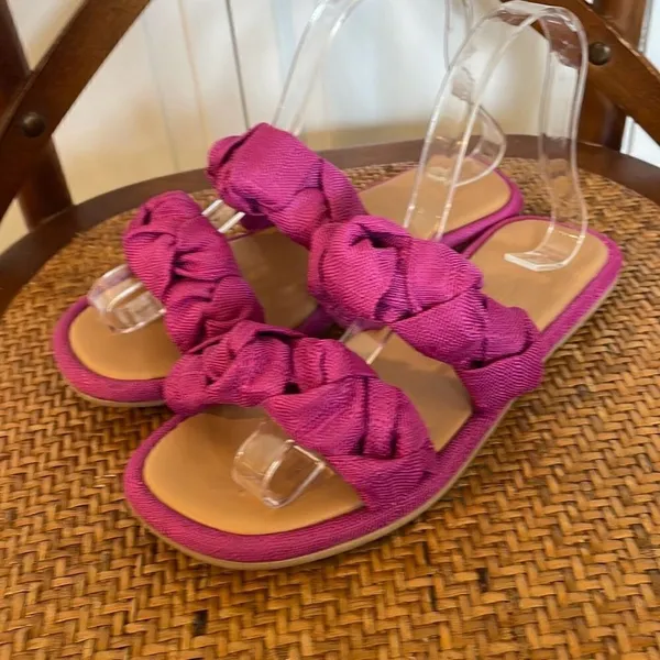 Universal thread pink double strap sandals size 6 - Image 4