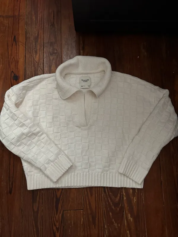 White Abercrombie collar sweater - Image 2