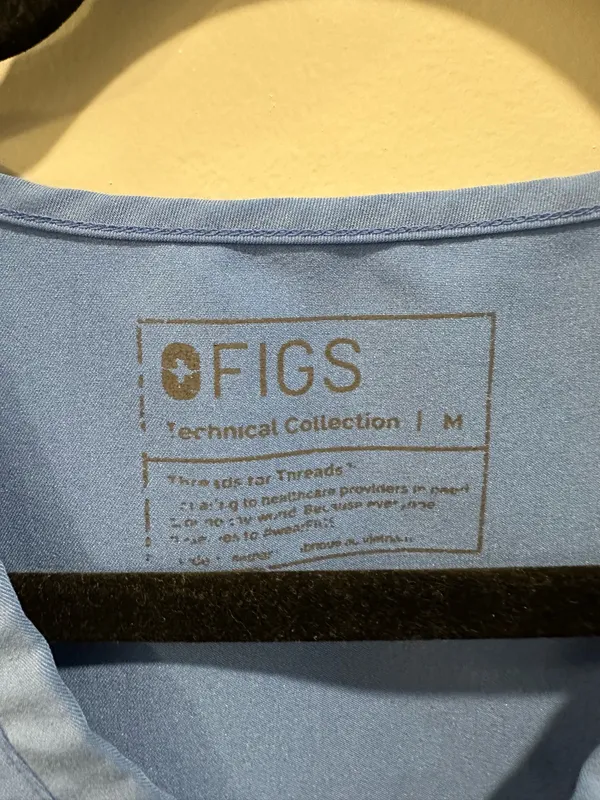 FIGS Casma Three-Pocket Scrub Top Ceil Blue - Image 10