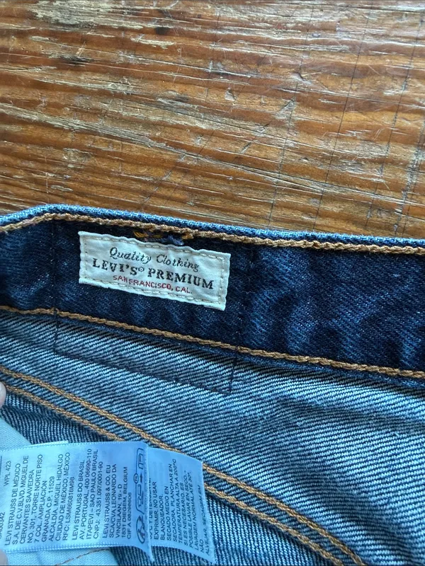 Levis 501 Premium Dark Wash Button Fly Jeans 28" Inseam Size 26 - Image 6