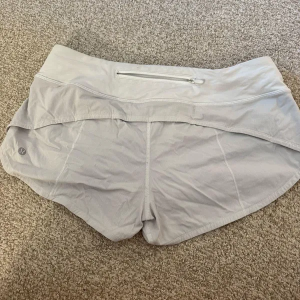 Lululemon White 2.5" Speed Up shorts  - Image 2