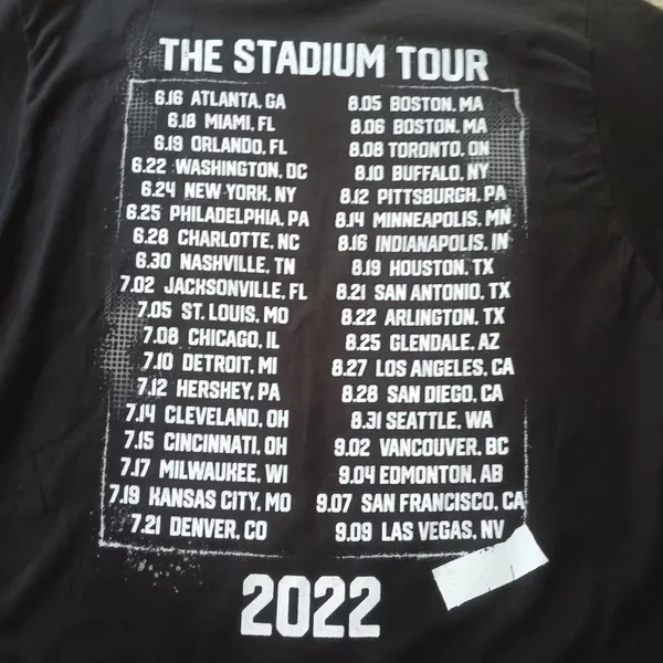 NWOT Motley Crue T-Shirt The Stadium Tour 2022 Size Large - Image 4