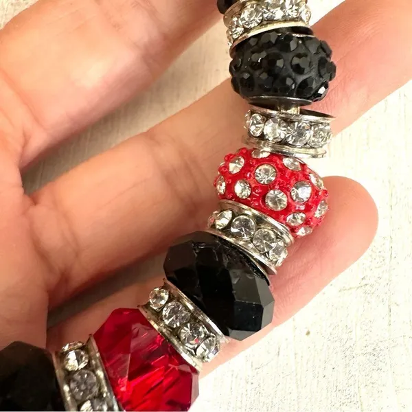 Silver tone black red and silver rhinestone beaded bracelet - Image 6