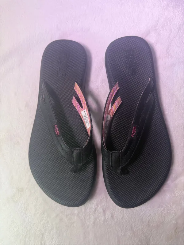 Flojos Black Flip Sandals with Pink Patterned Straps Size 7 - Image 3
