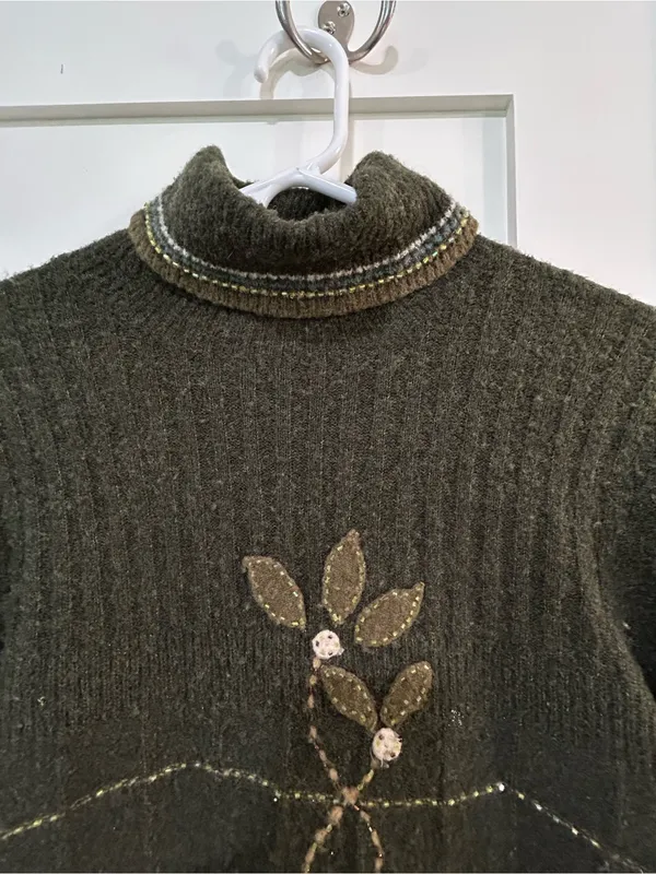 Vintage B. Moss Olive Green Beaded Turtleneck Sweater Size Small - Image 3