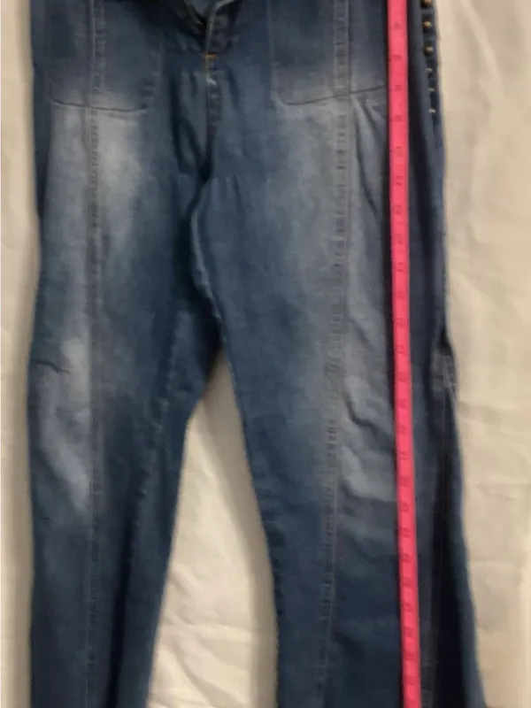 Moda Luxe Luxe Mode Studded Side Jean size 8 - Image 4