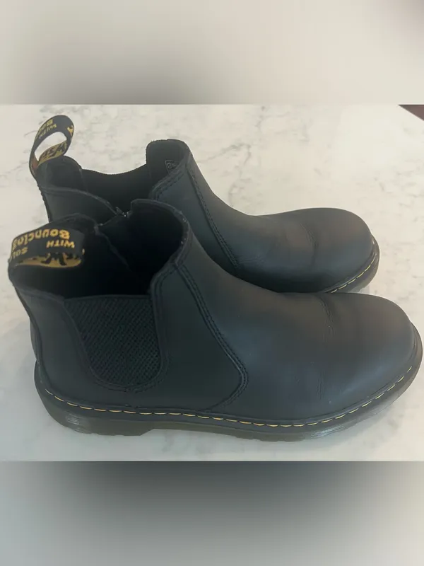 Dr. Martens 2976 Y Chelsea Boots Black Leather Side Zip Women’s US 7 EU 38 - Image 2