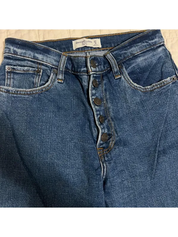 Abercrombie mom high rise jeans - Image 2