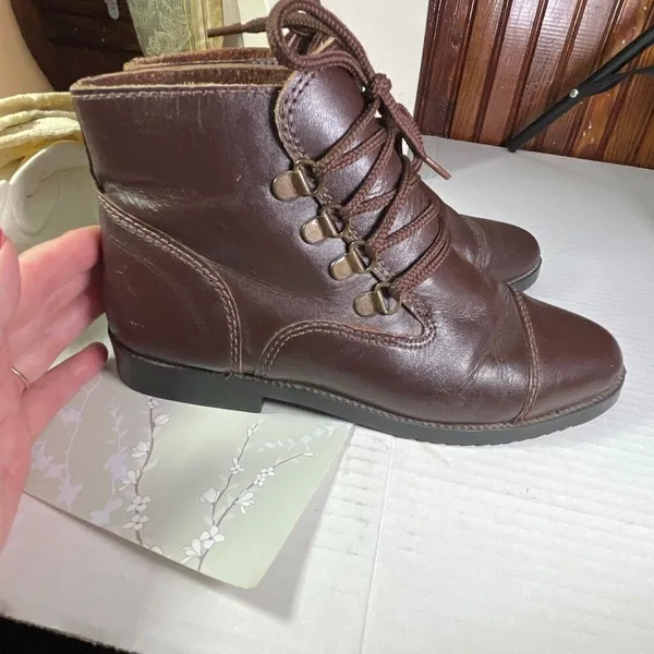 Chilis woman’s brown leather booties size 7 lace front. - Image 2