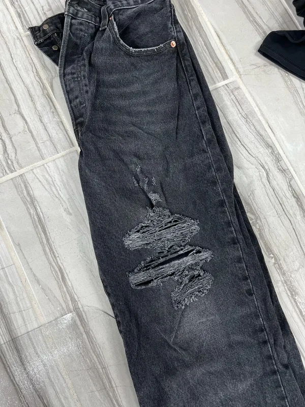 Levi Black Distressed Jeans High-Rise Straight - Image 4