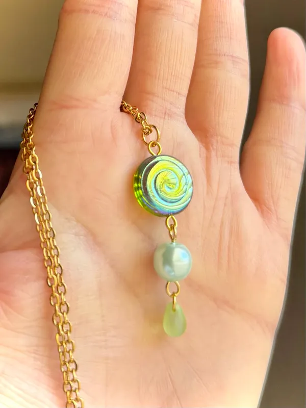 Handmade Czech glass teardrop & swirl gold tone stainless necklace🍃🌀 - Image 4
