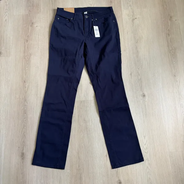 L.L. Bean NWT Women's Classic Navy Straight Leg Favorite Fit Pants Size 6R - Image 2